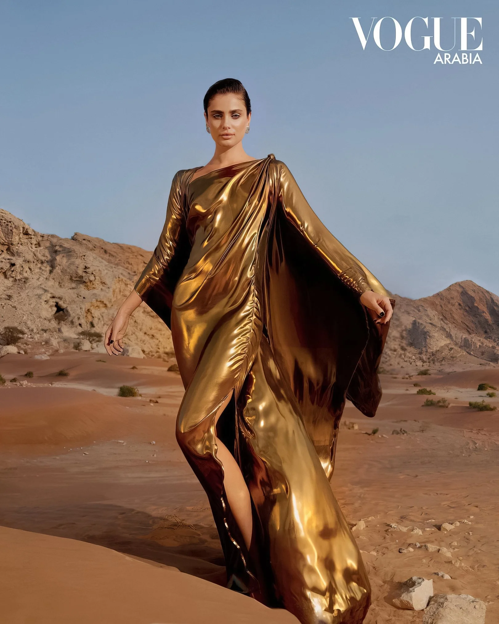 女性情報誌 Vogue Arabia Magazine December 2021 Taylor Hill in Vogue Arabia's Honoring UAE's Golden Jubilee